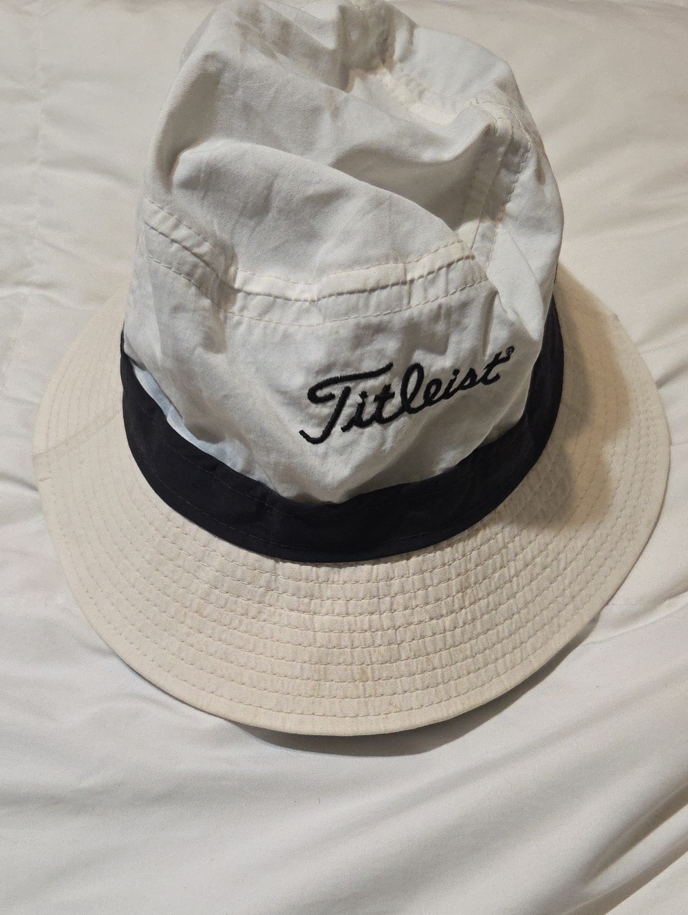 Titleist Golf White and Black Two-Tone Bucket Hat